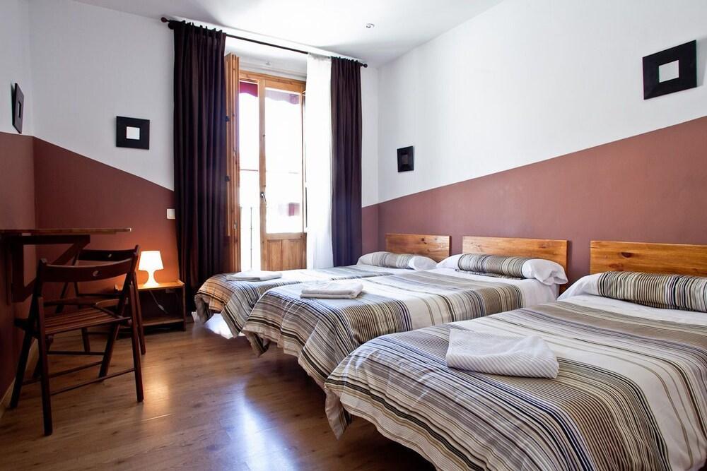 โฮสทาล แอบาลี Hotel มาดริด ภายนอก รูปภาพ